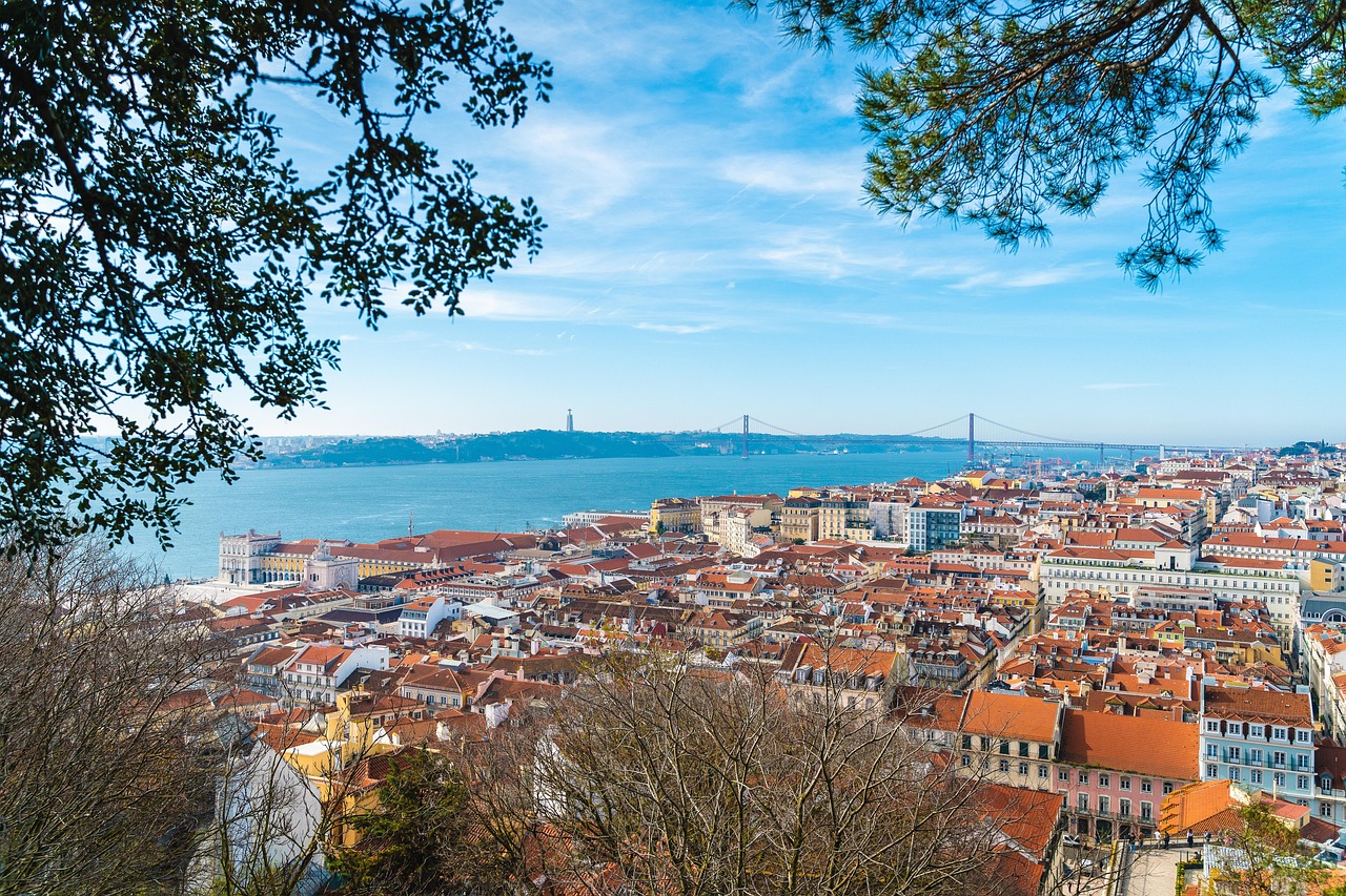 Read more about the article A Solo Traveler’s Guide to Lisbon’s Alfama District
